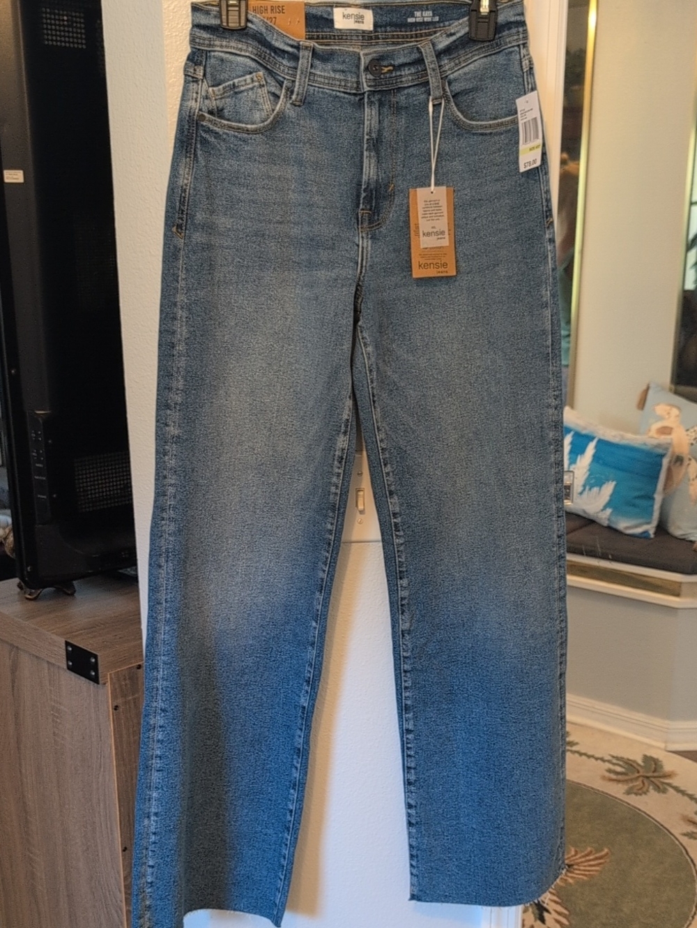 Kensie Women’s Flare Jeans in Light Blue Wash Brand New